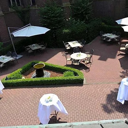 Josten Hotel